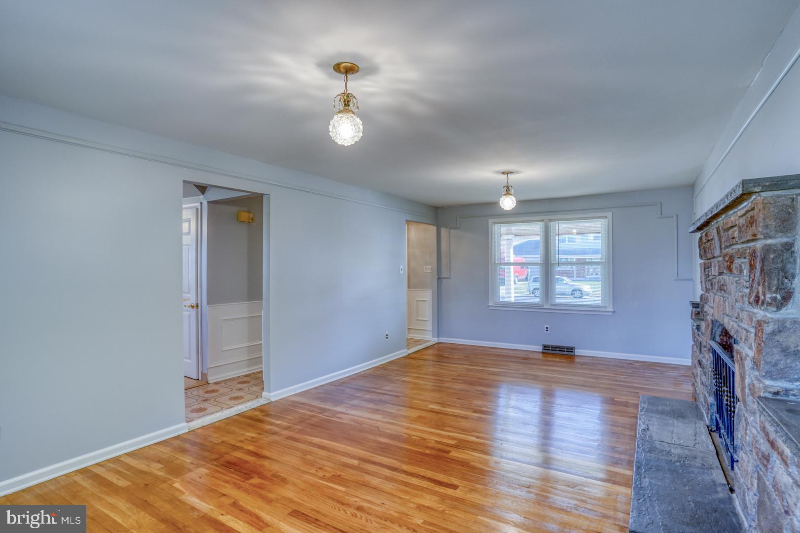 326 E Roosevelt Ave