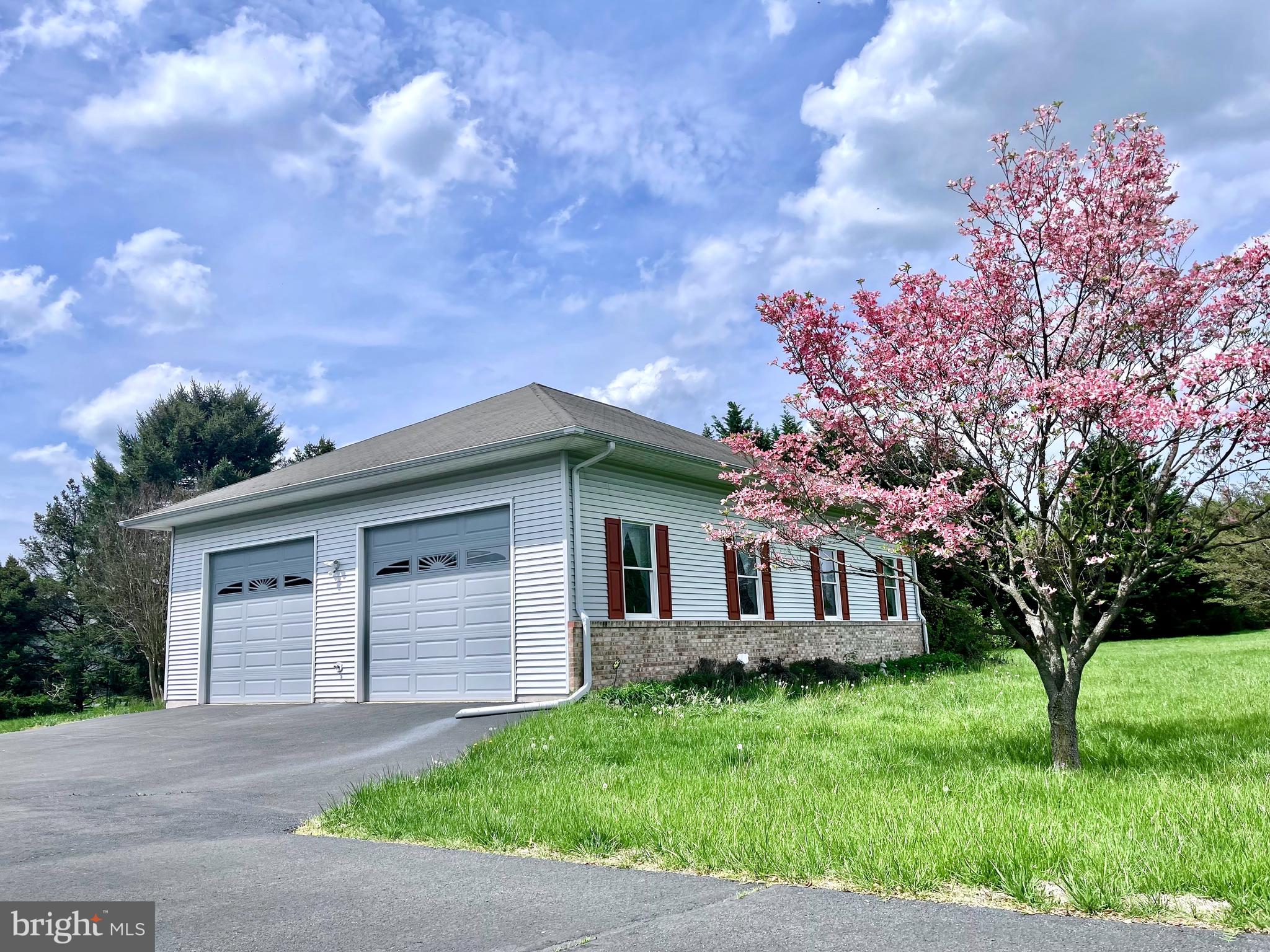 6 CLADDAGH COURT