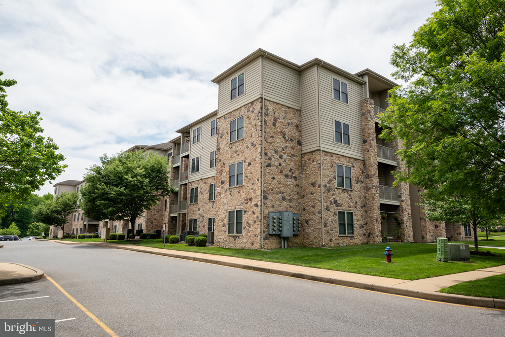 1000 Fountainview Cir #304