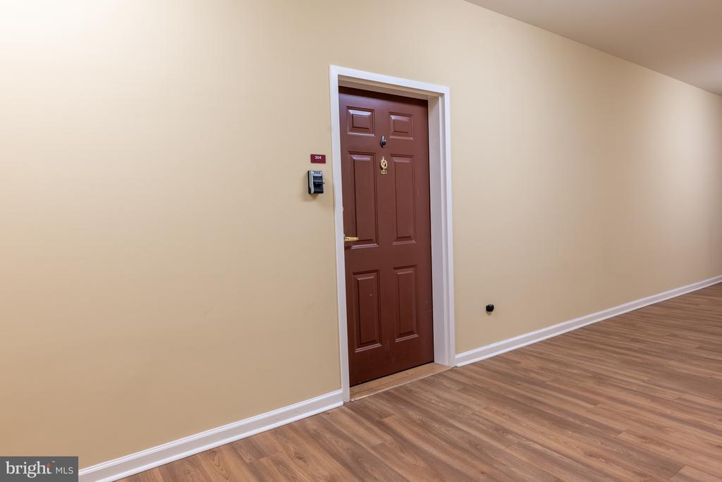 1000 Fountainview Cir #304
