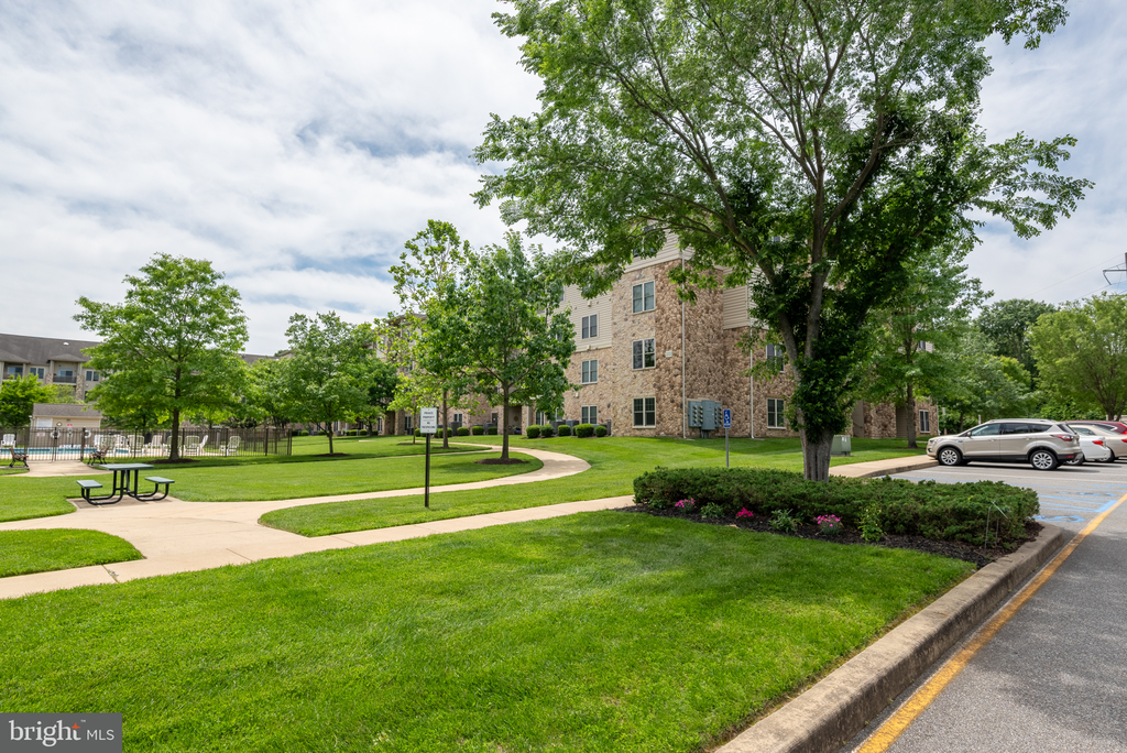 1000 Fountainview Cir #304