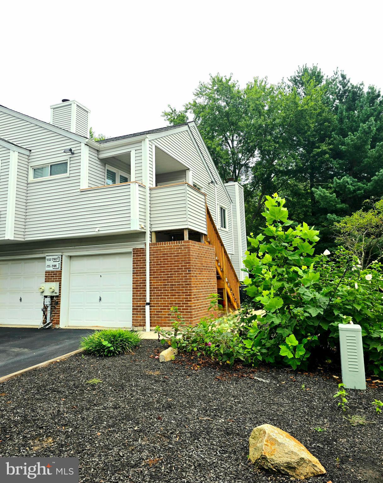 2102 CREEKSIDE DRIVE 2102