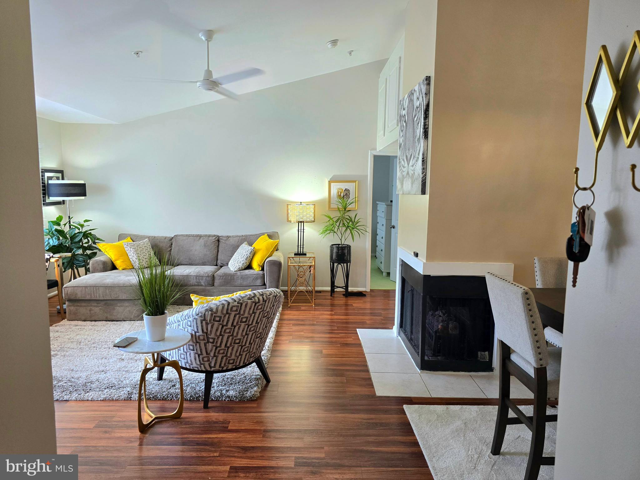 2102 CREEKSIDE DRIVE 2102