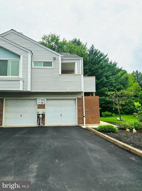 2102 CREEKSIDE DRIVE 2102
