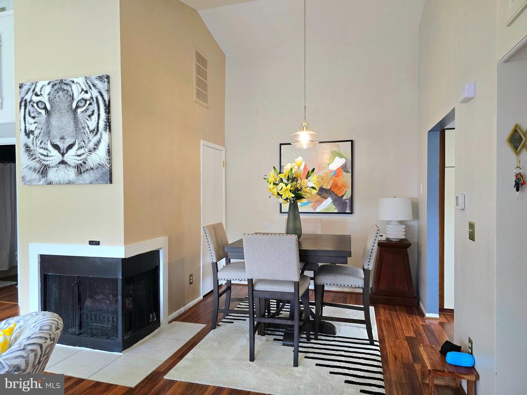2102 CREEKSIDE DRIVE 2102