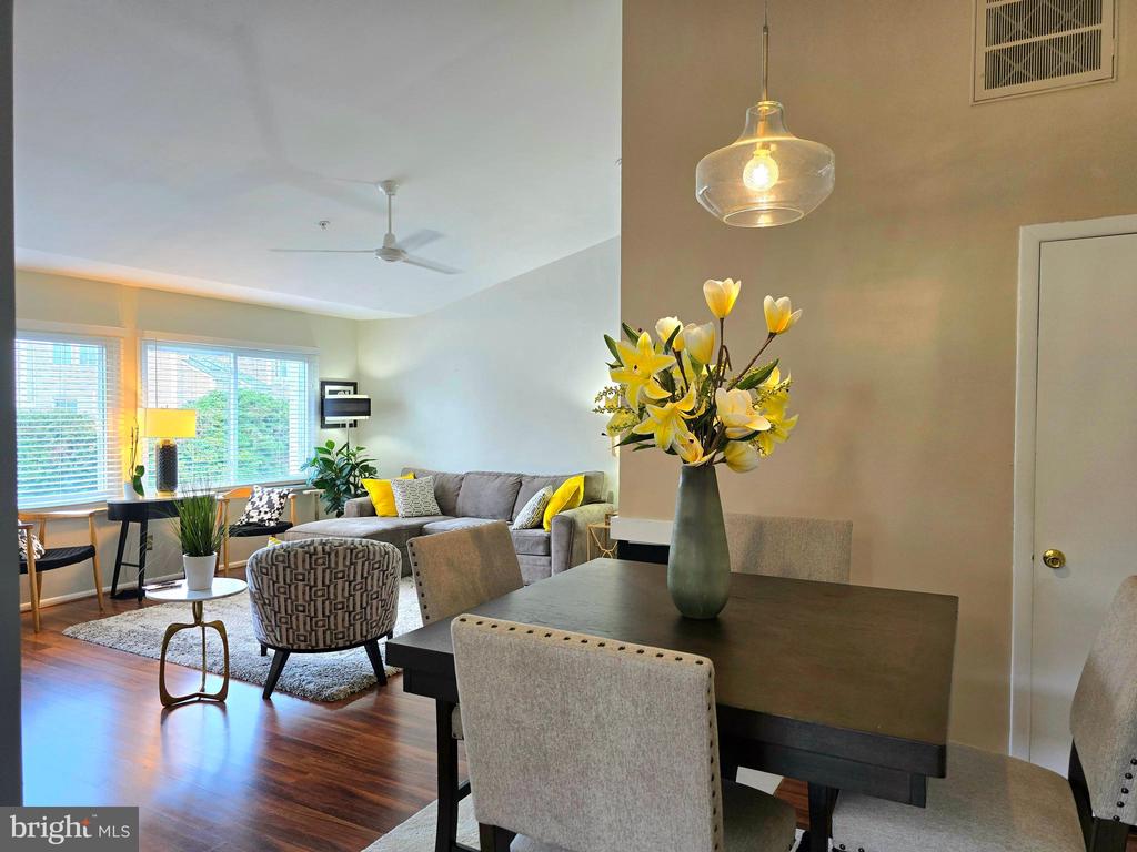 2102 CREEKSIDE DRIVE 2102