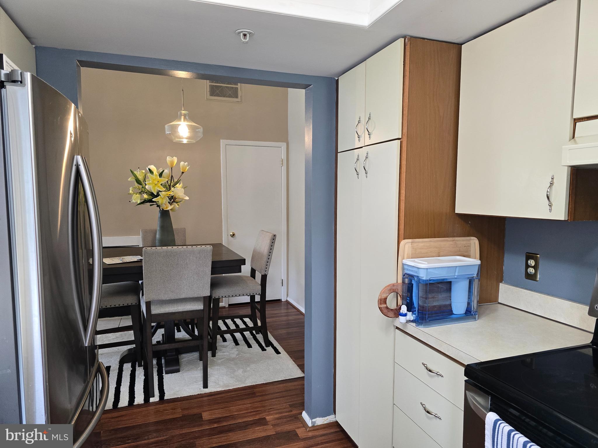 2102 CREEKSIDE DRIVE 2102