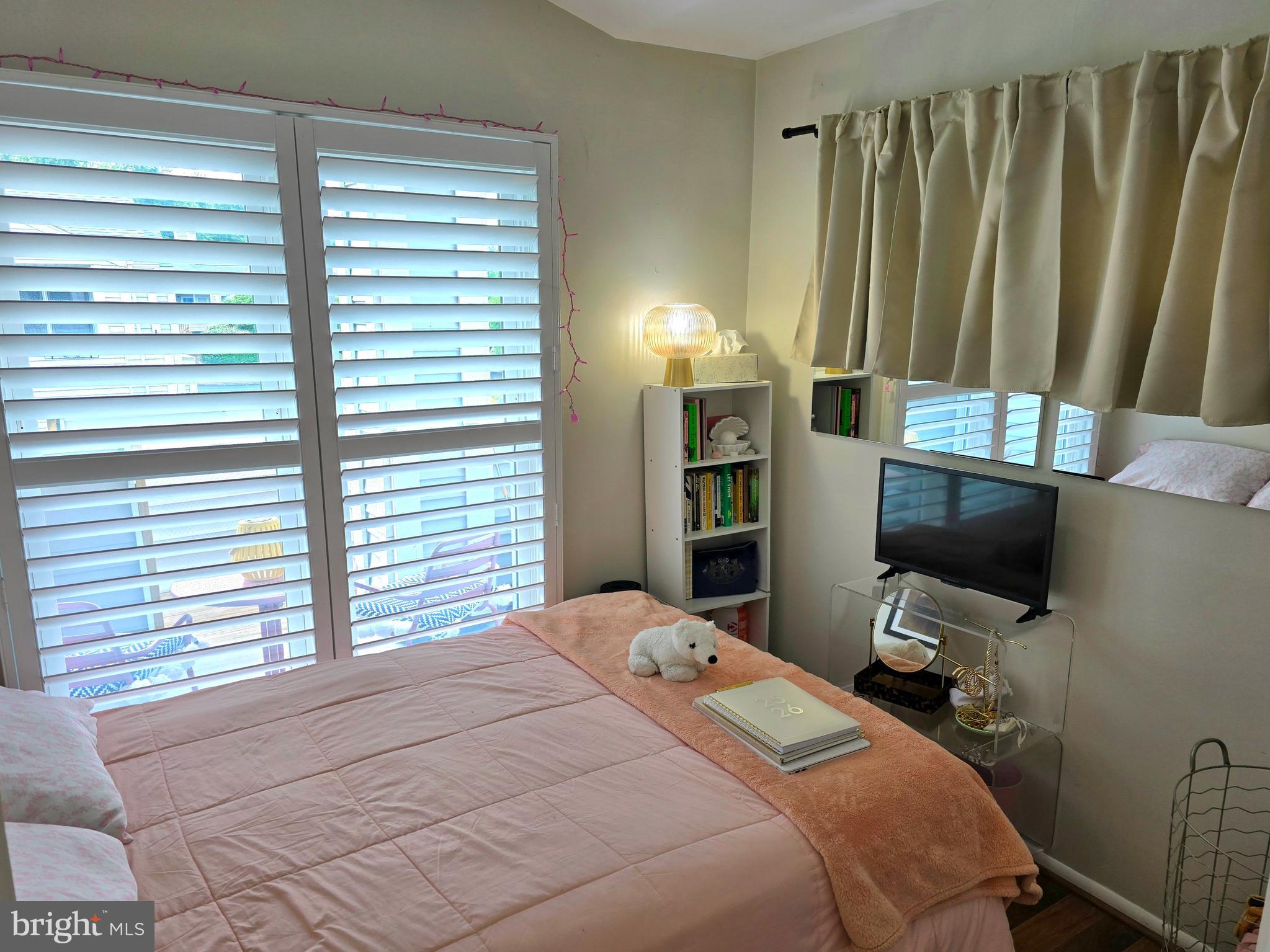 2102 CREEKSIDE DRIVE 2102