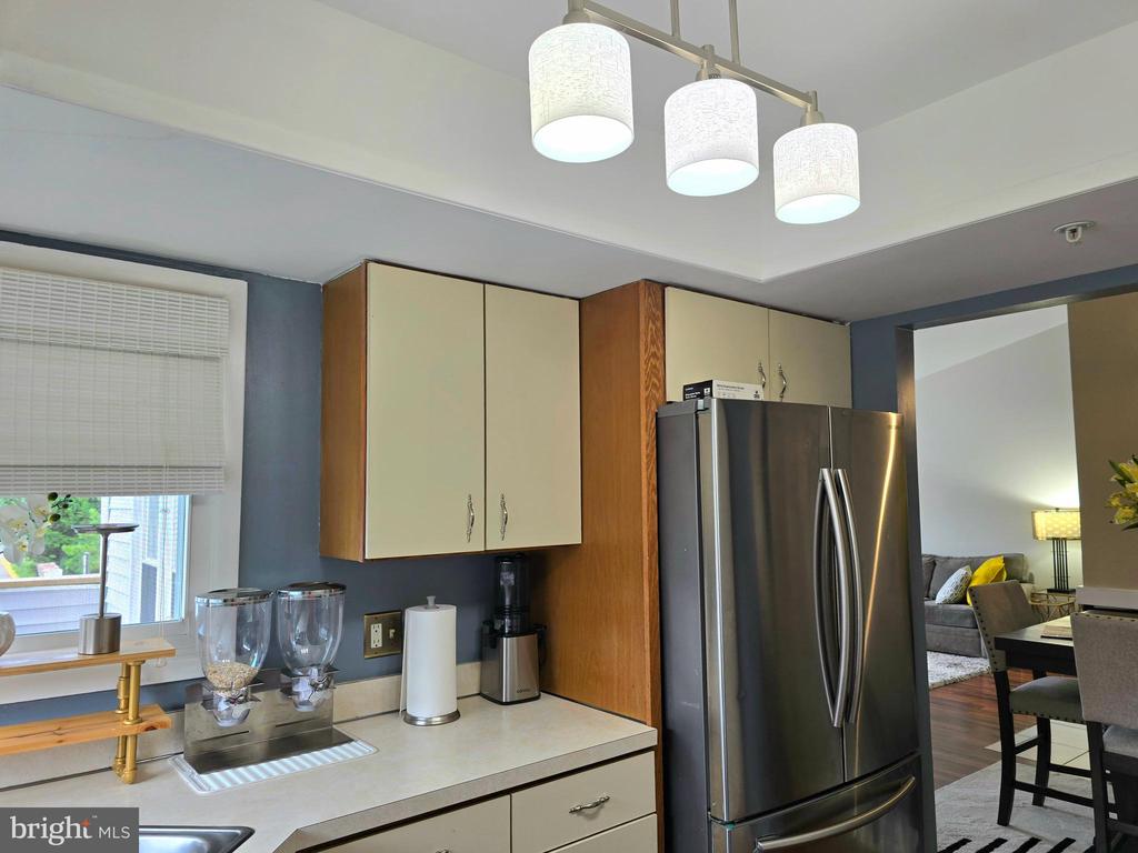 2102 CREEKSIDE DRIVE 2102
