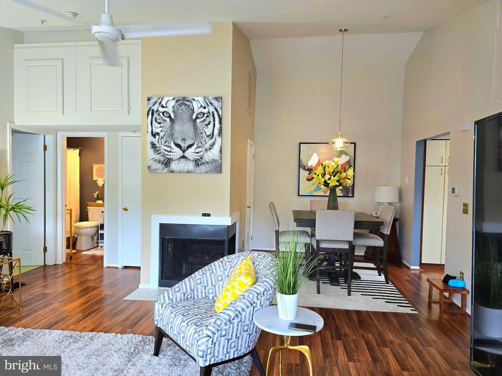 2102 CREEKSIDE DRIVE 2102
