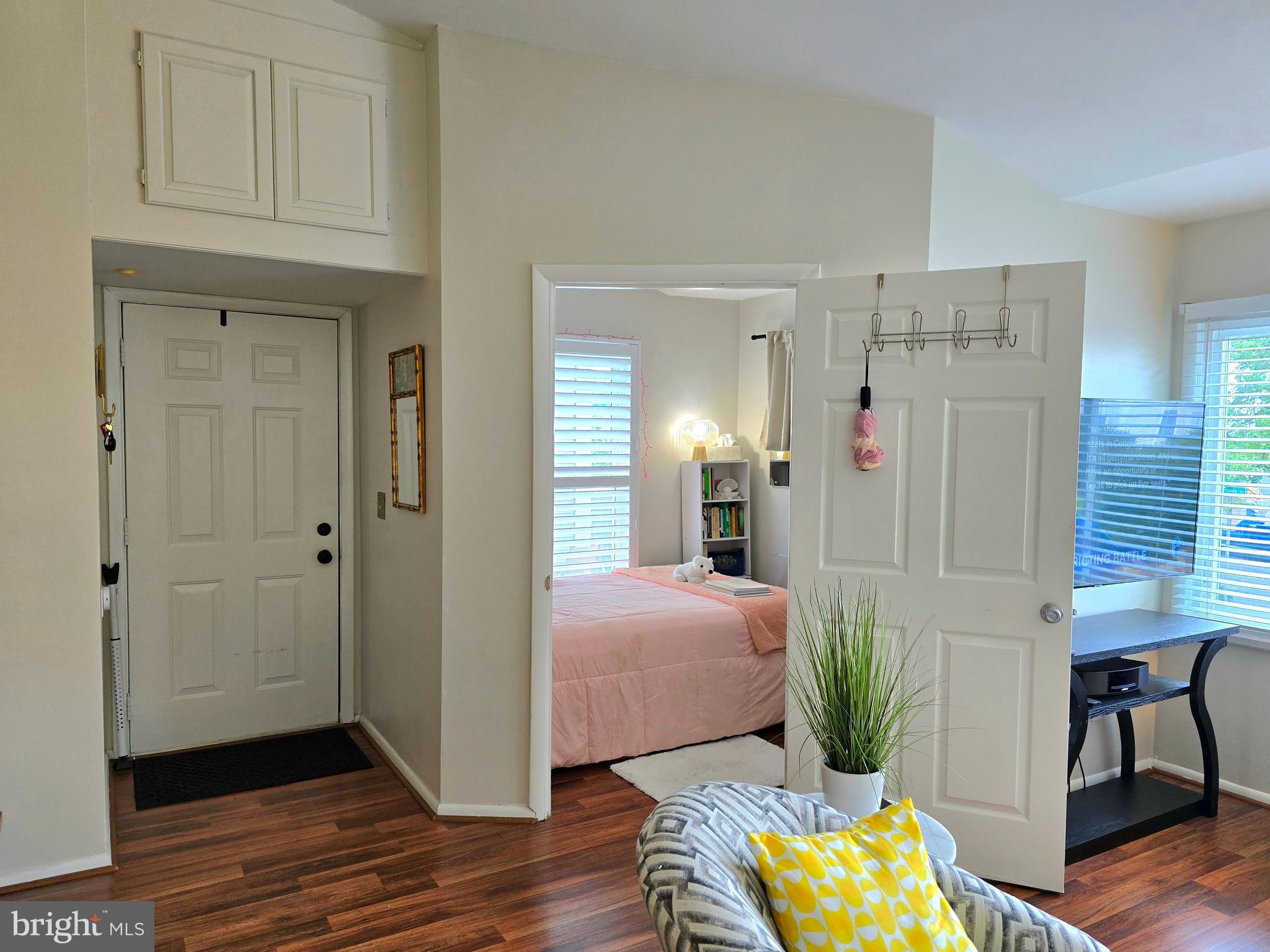 2102 CREEKSIDE DRIVE 2102