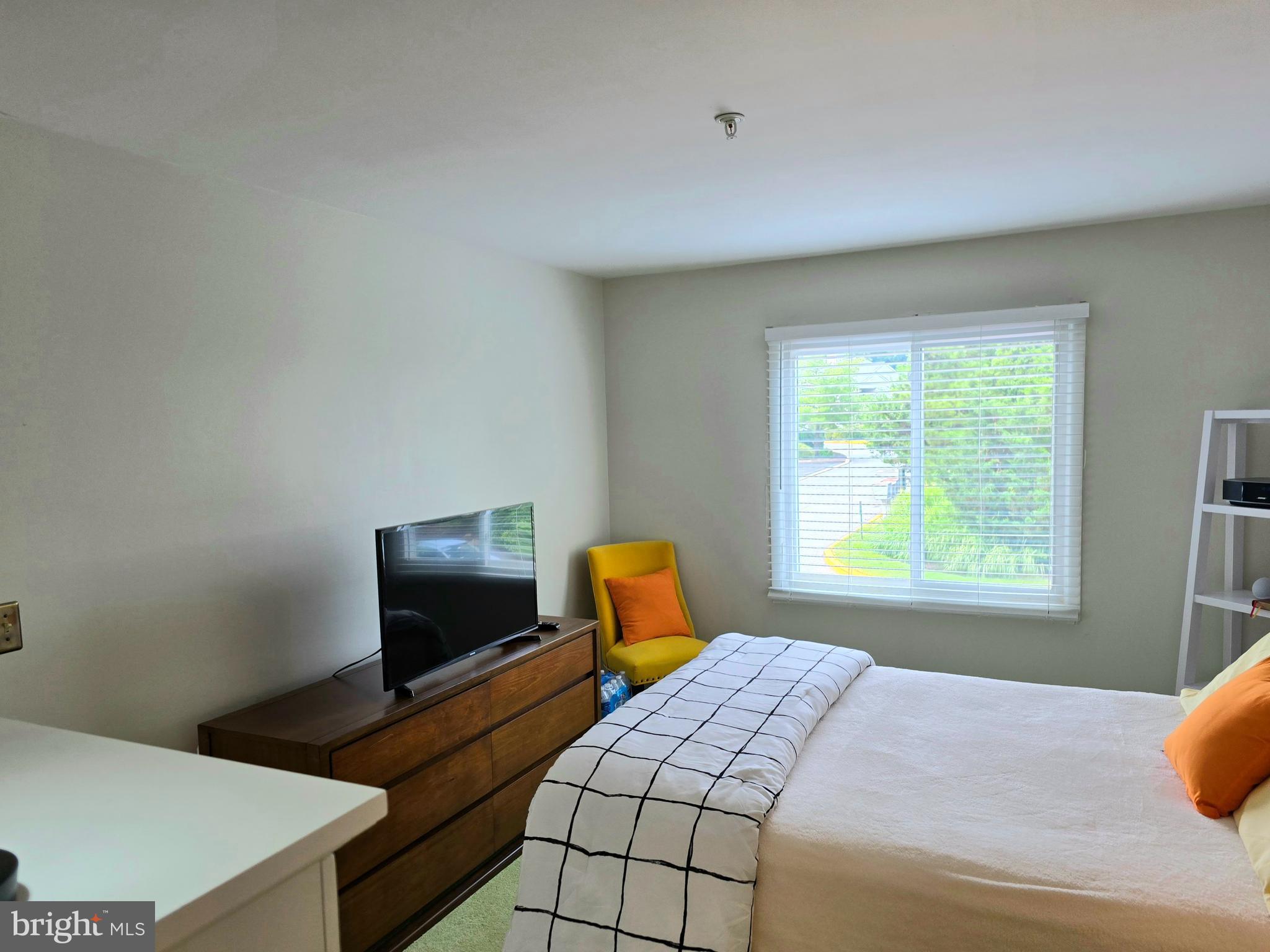 2102 CREEKSIDE DRIVE 2102