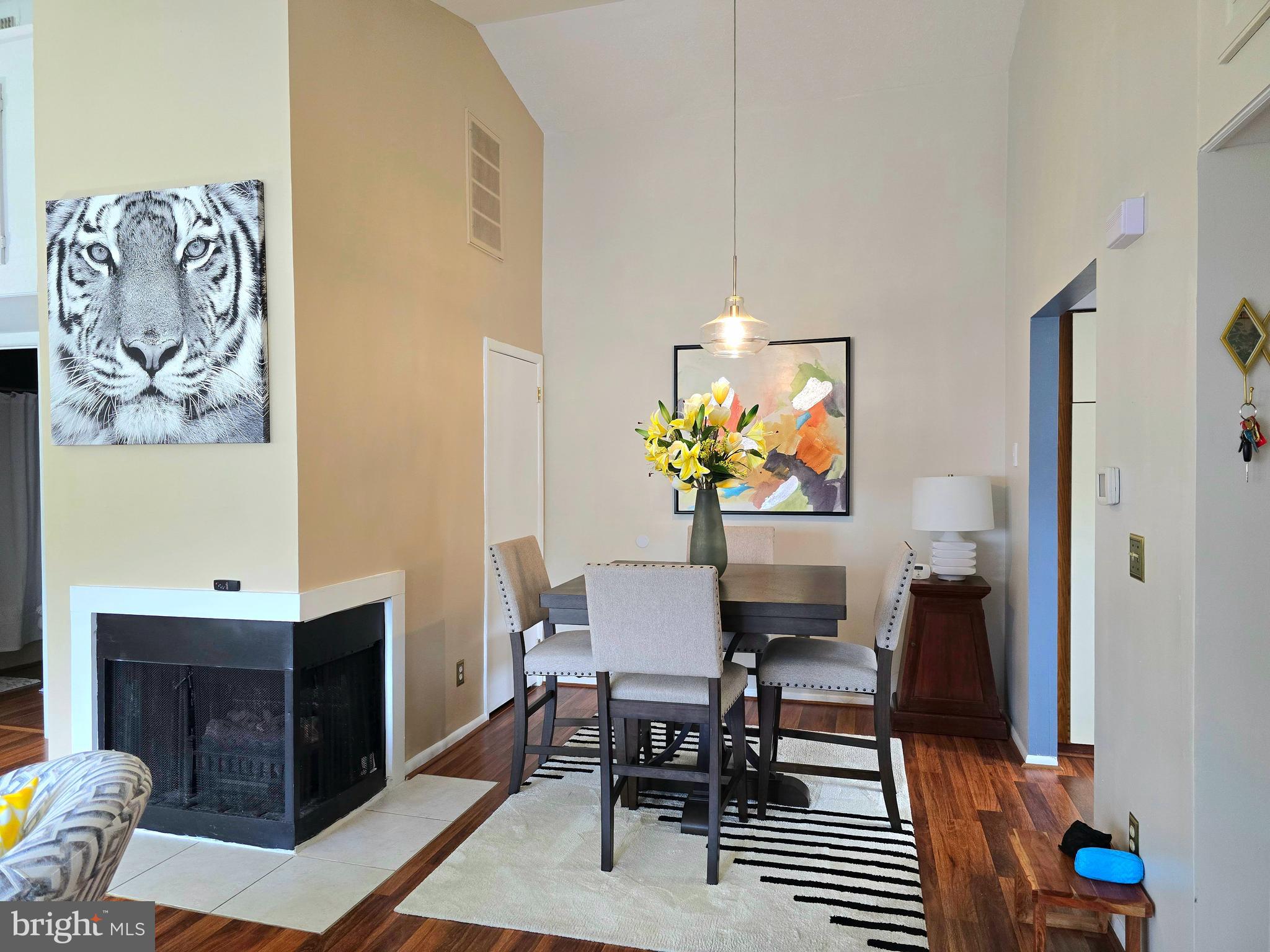 2102 CREEKSIDE DRIVE 2102