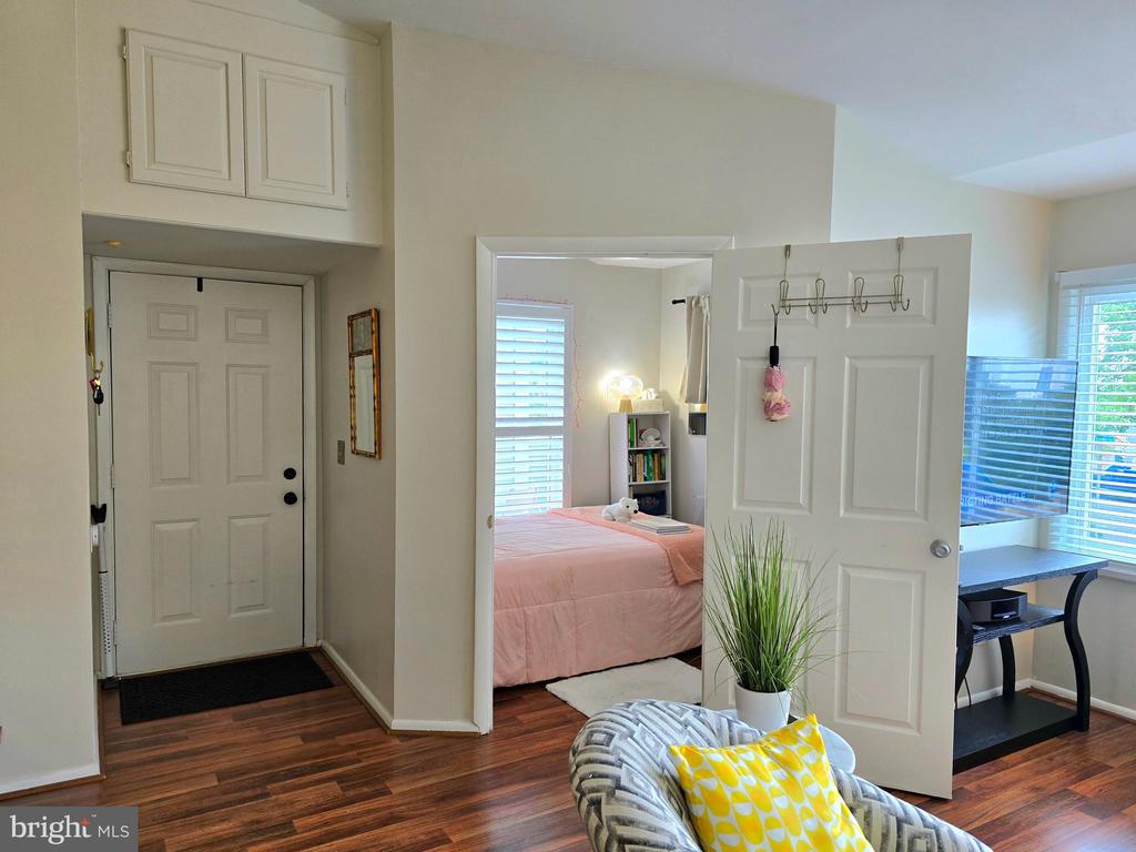 2102 CREEKSIDE DRIVE 2102