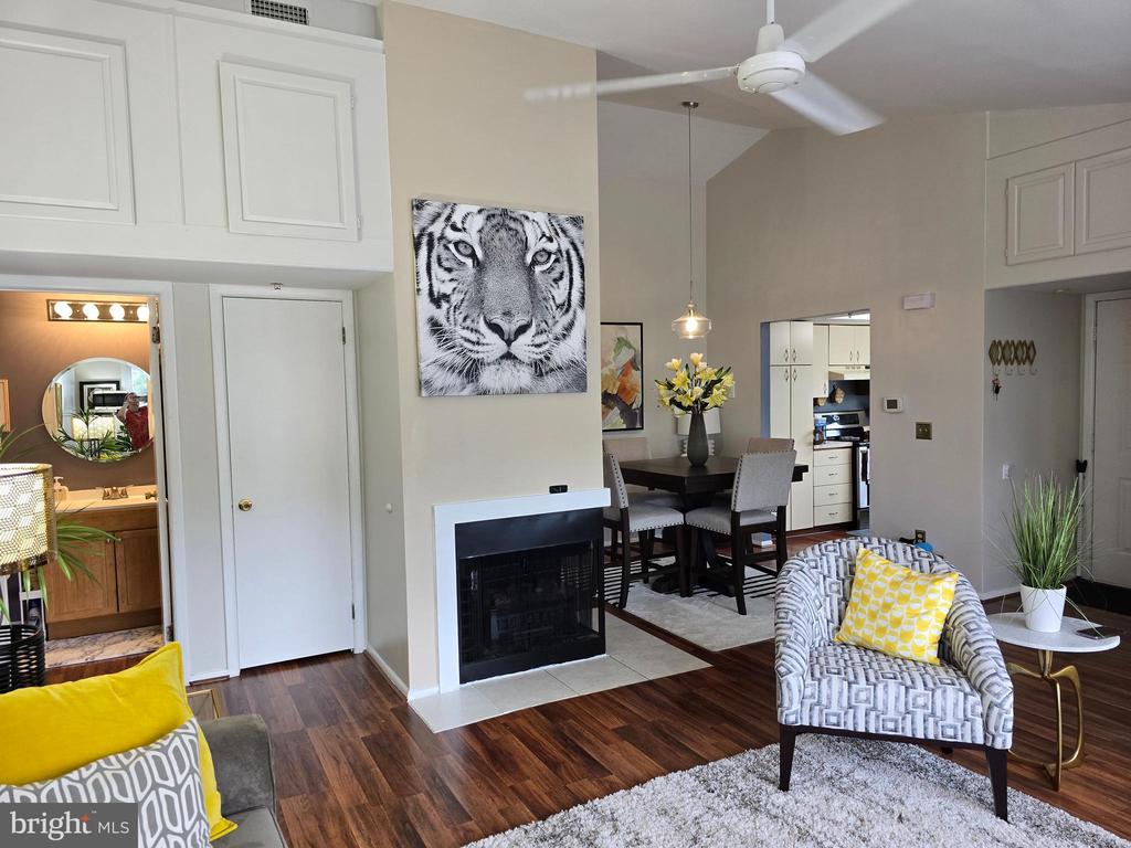 2102 CREEKSIDE DRIVE 2102