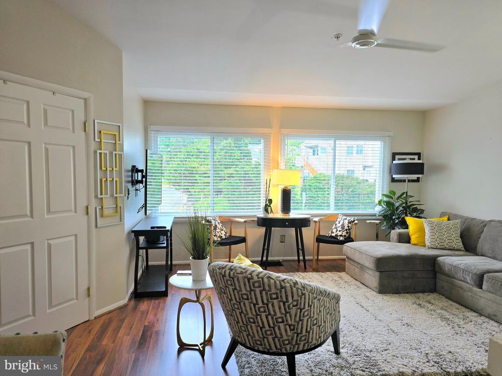 2102 CREEKSIDE DRIVE 2102