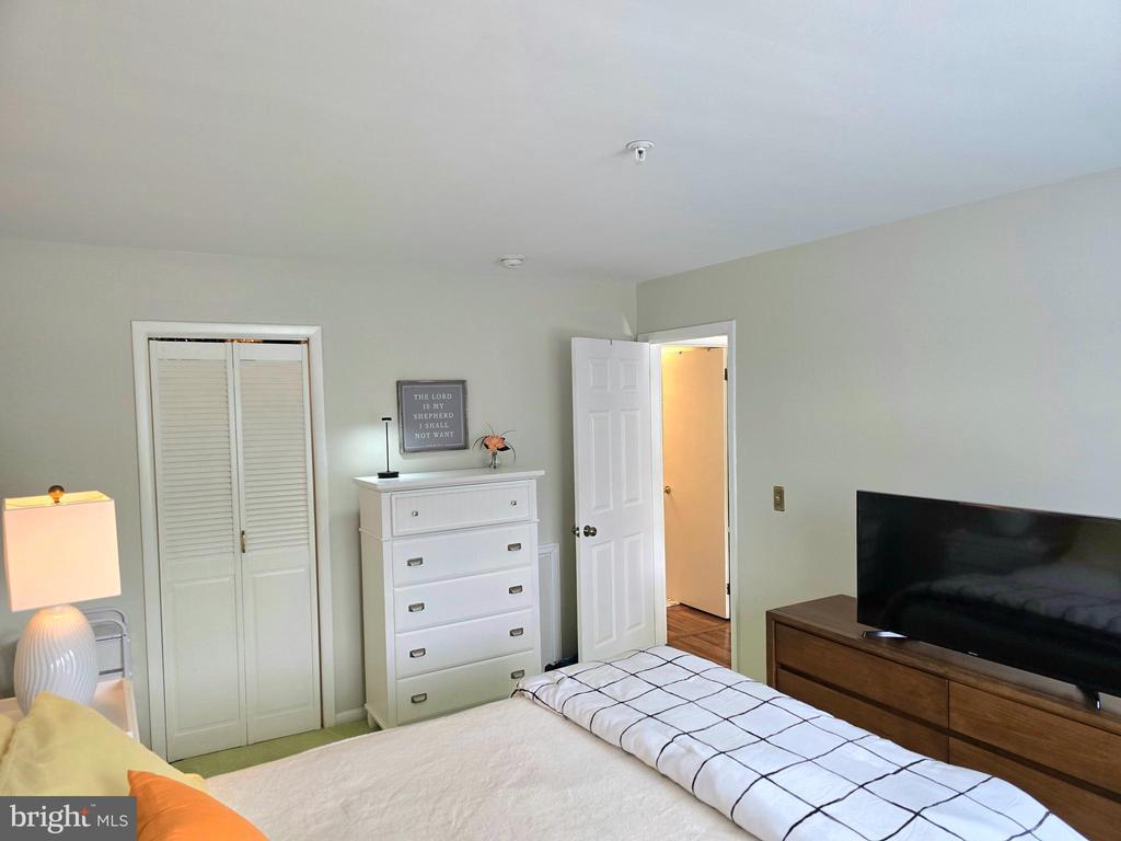 2102 CREEKSIDE DRIVE 2102