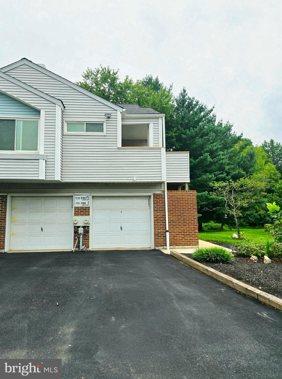 2102 CREEKSIDE DRIVE 2102