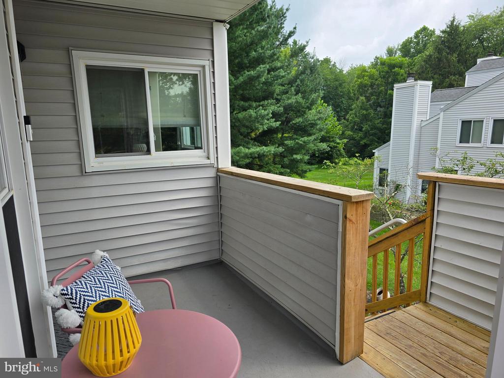 2102 CREEKSIDE DRIVE 2102