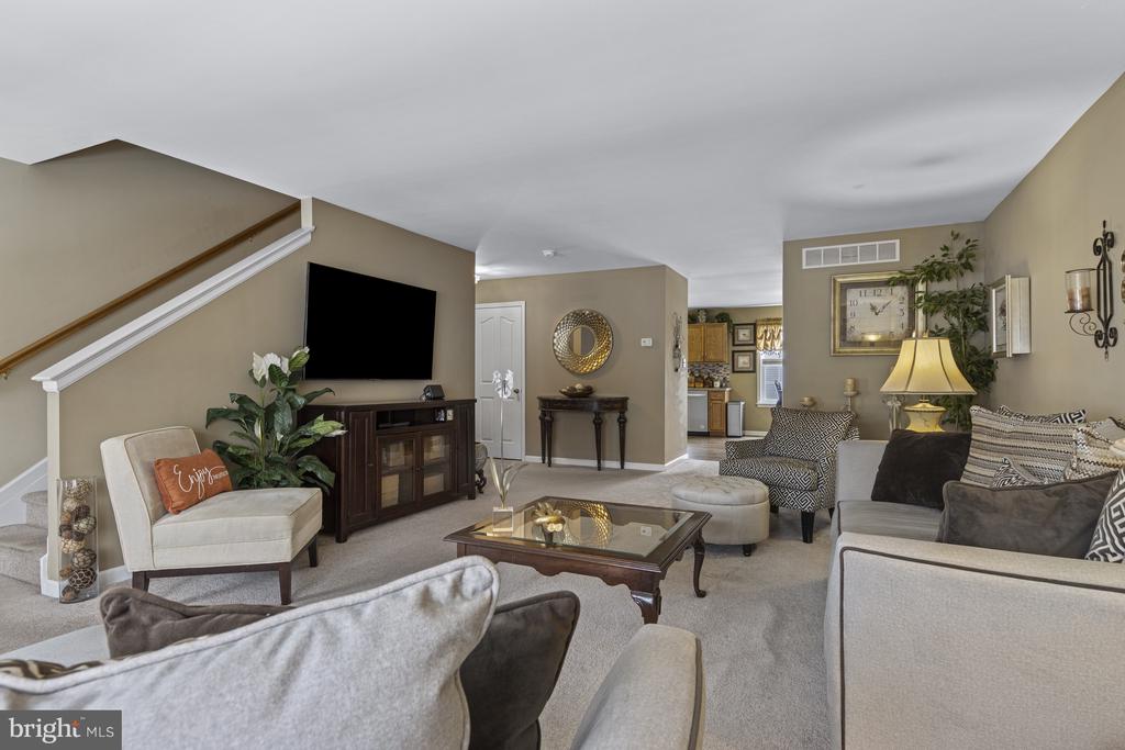 303 W 9TH STREET