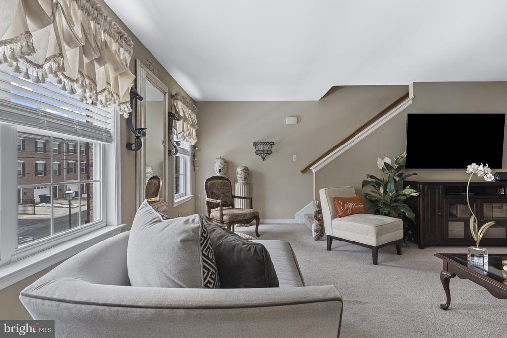 303 W 9TH STREET