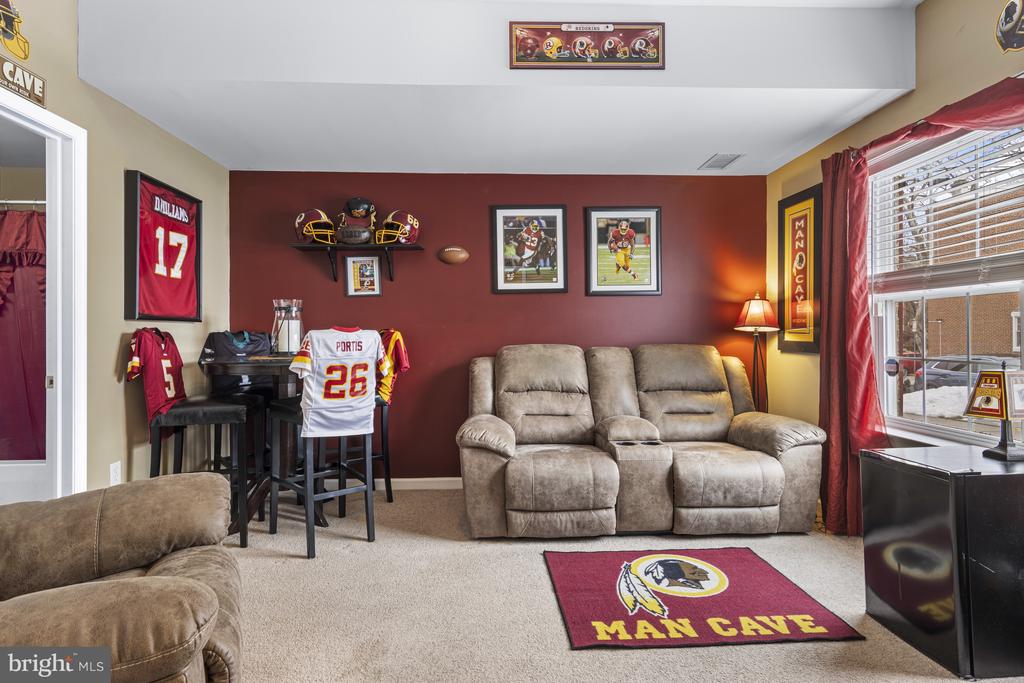 303 W 9TH STREET