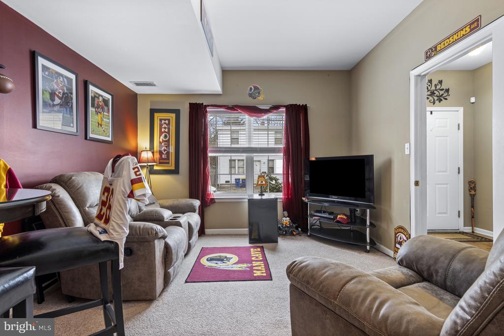 303 W 9TH STREET