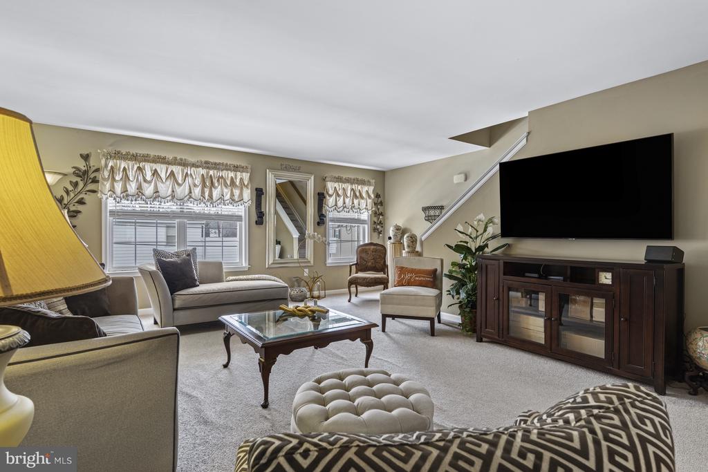 303 W 9TH STREET