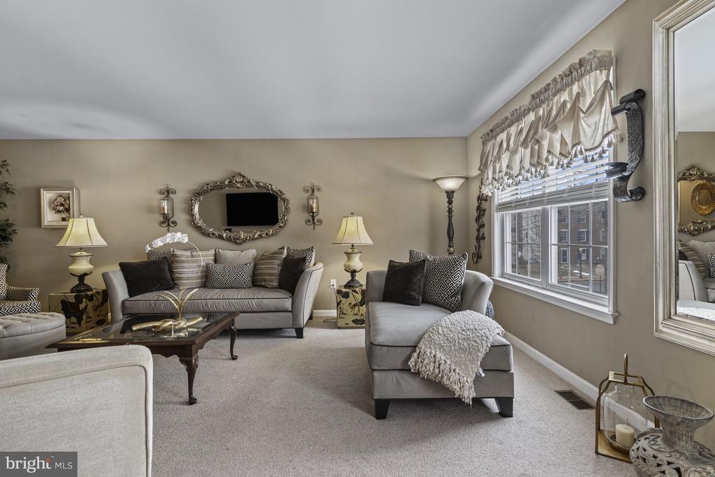 303 W 9TH STREET
