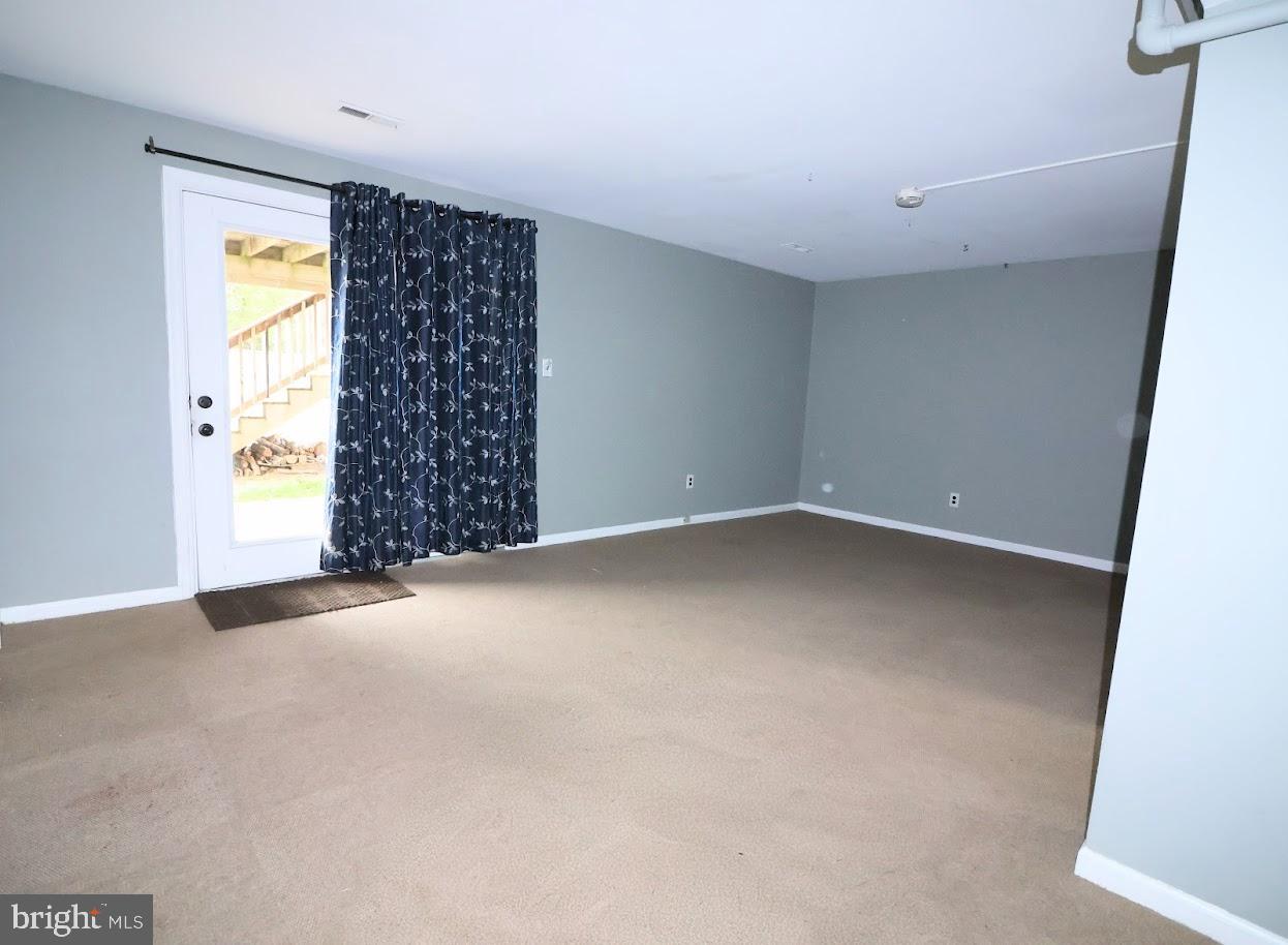 11 DELFT COURT