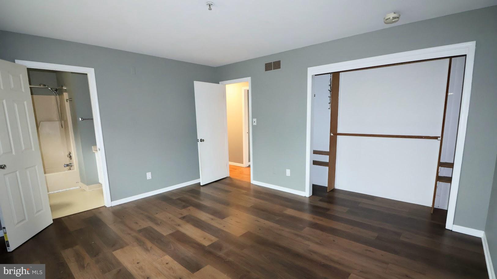 11 DELFT COURT
