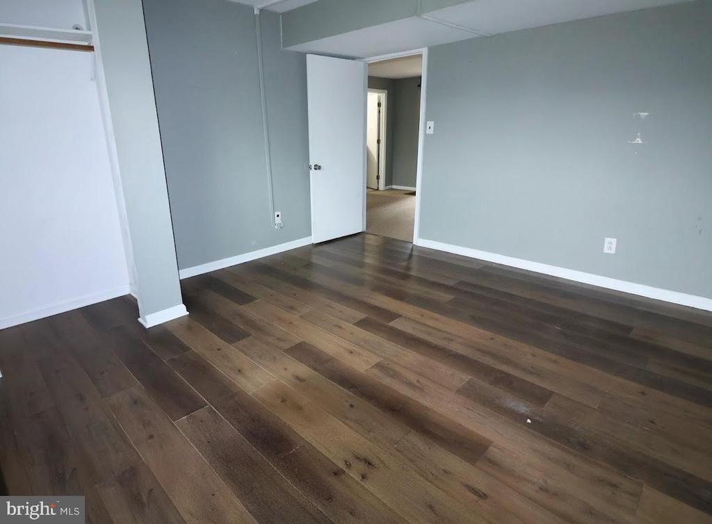 11 DELFT COURT