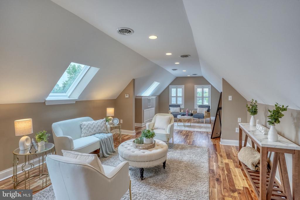 502 STARBOARD LANE