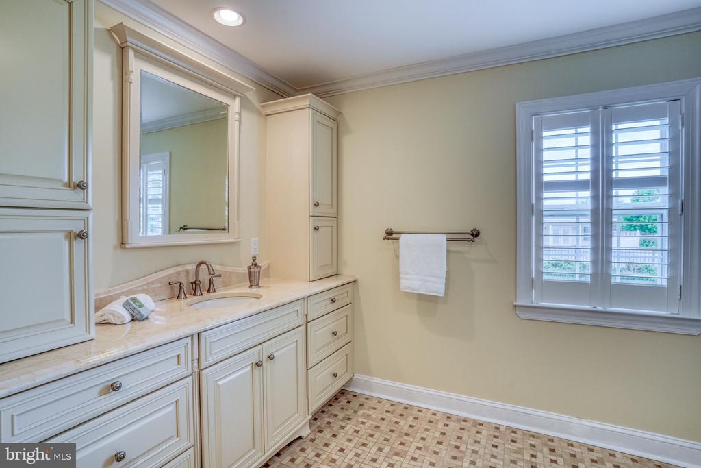502 STARBOARD LANE