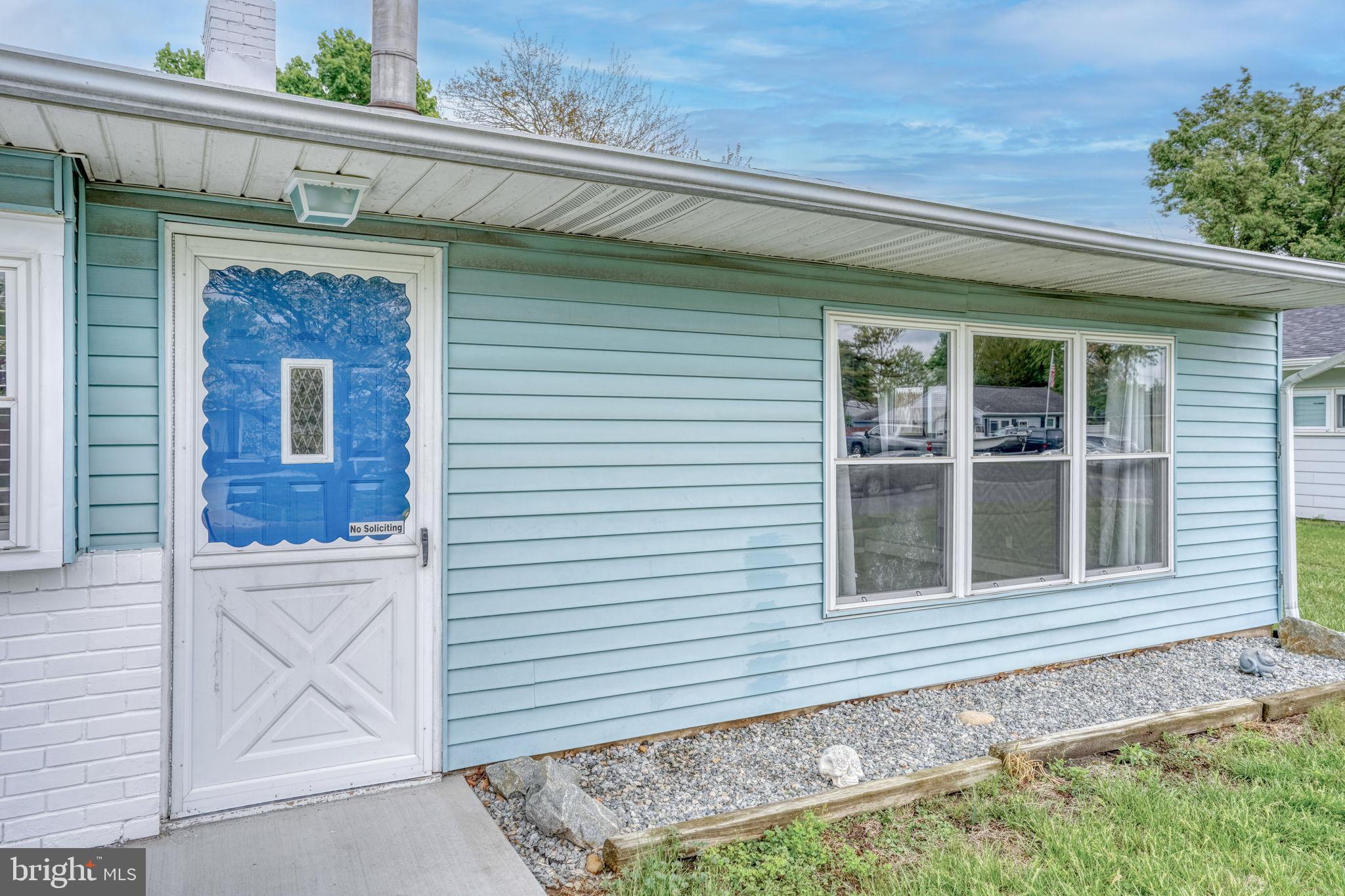 62 MONTROSE DRIVE