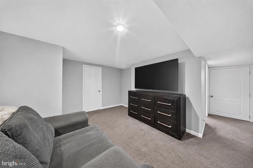 13 CAXTON DRIVE