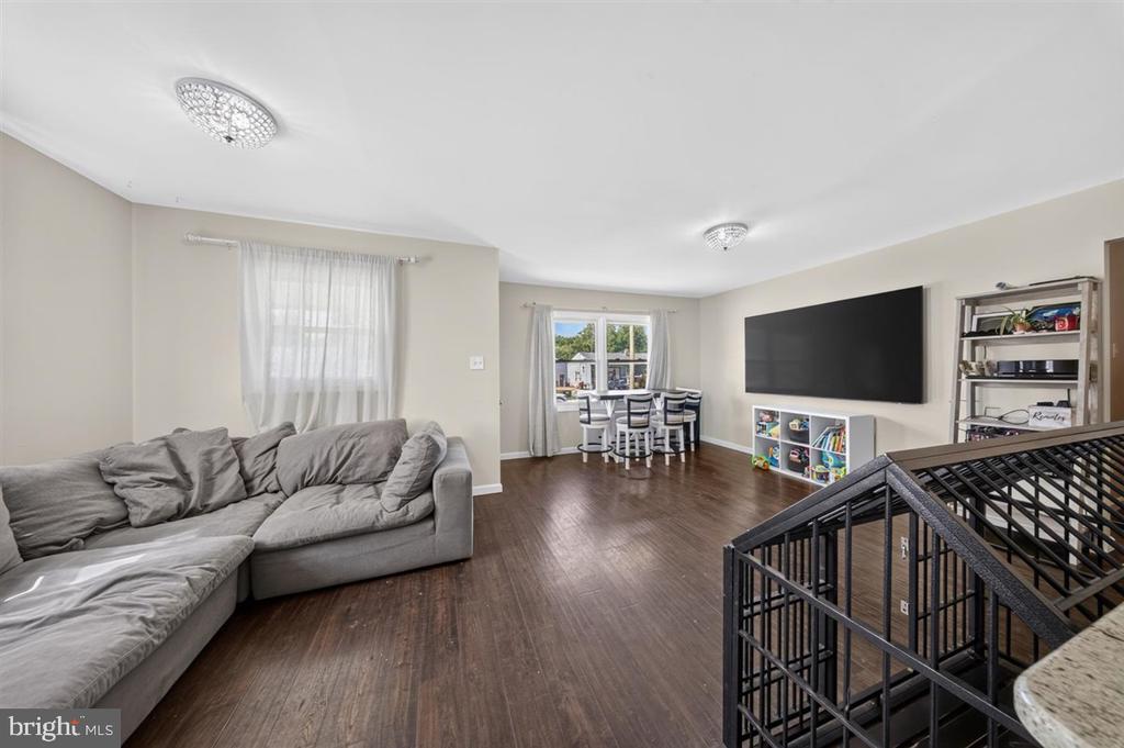 13 CAXTON DRIVE