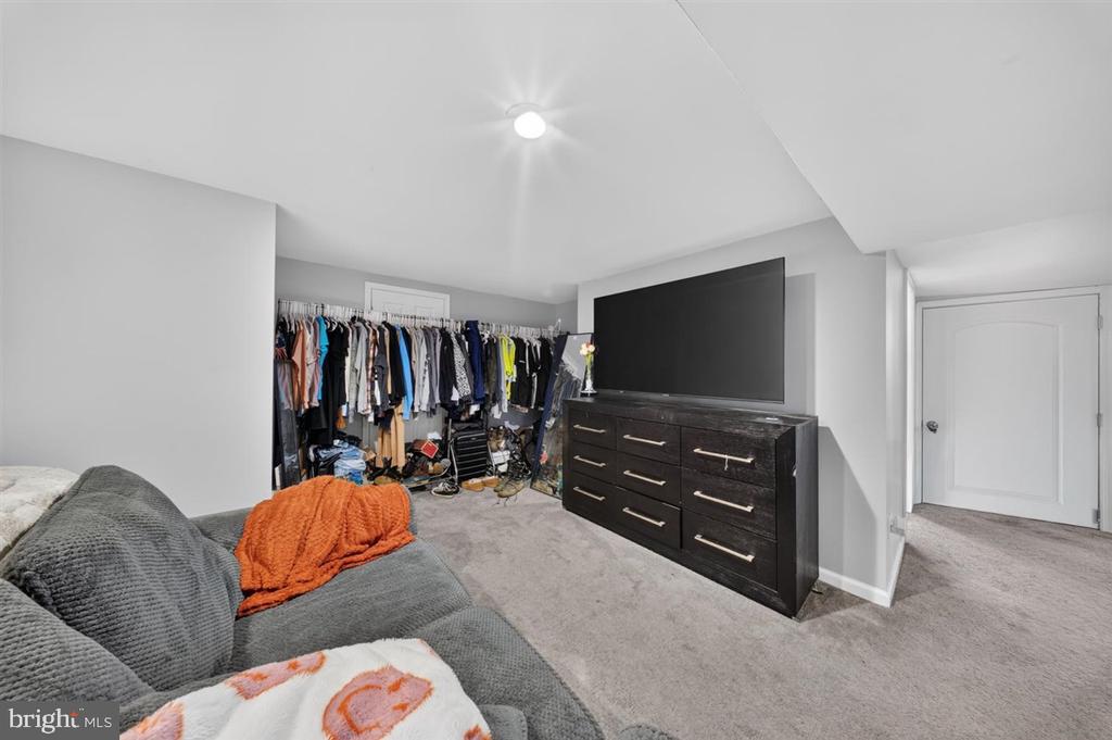 13 CAXTON DRIVE