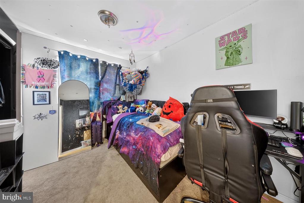 13 CAXTON DRIVE