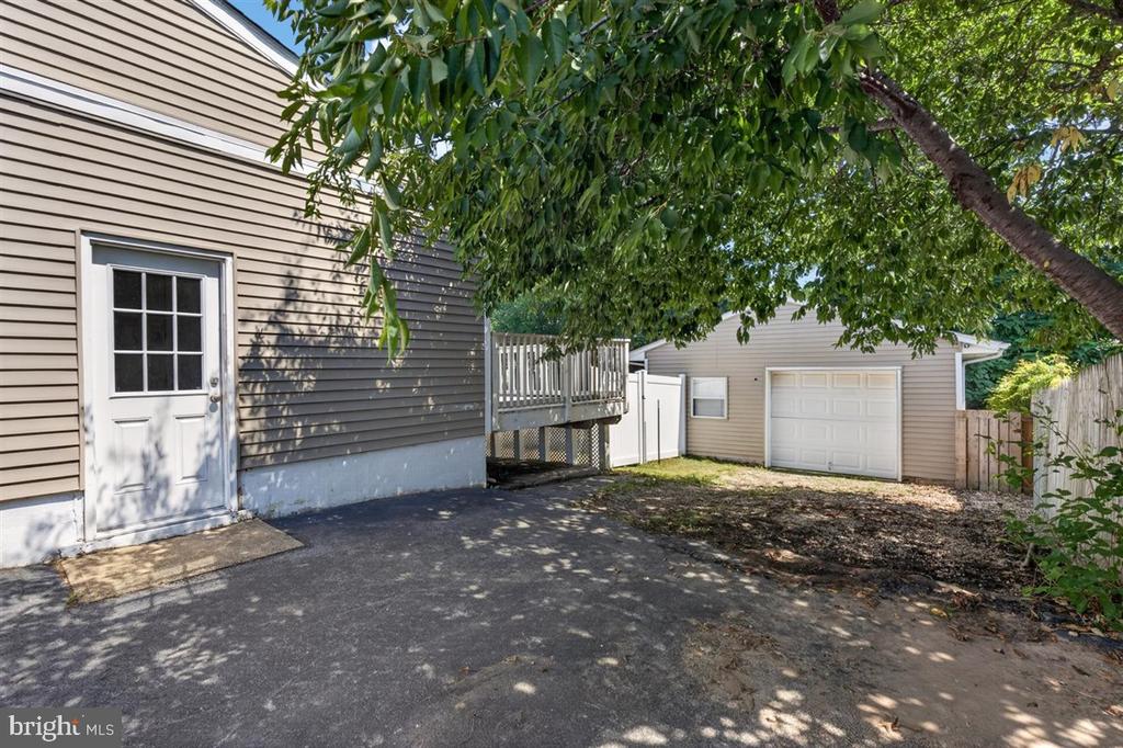 13 CAXTON DRIVE