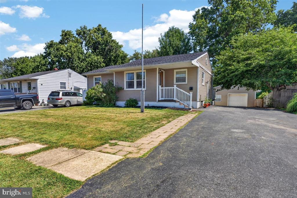 13 CAXTON DRIVE