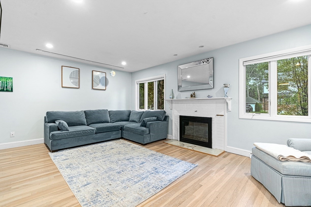 44 Rowena Rd