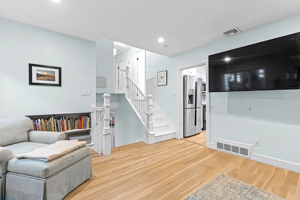 44 Rowena Rd