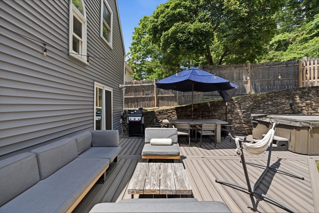 22 Cedar St