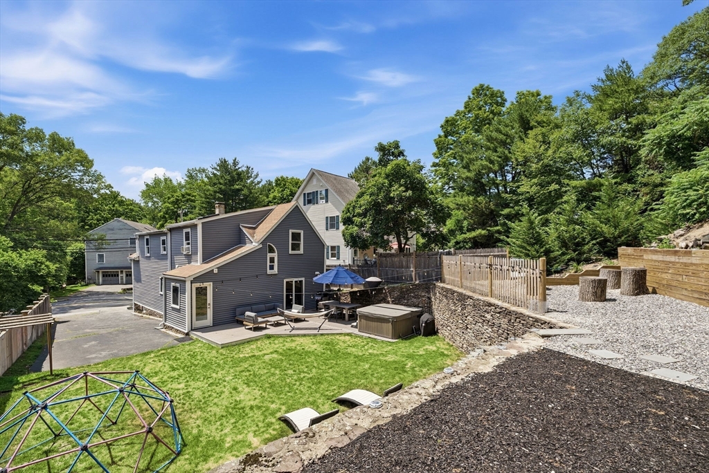 22 Cedar St