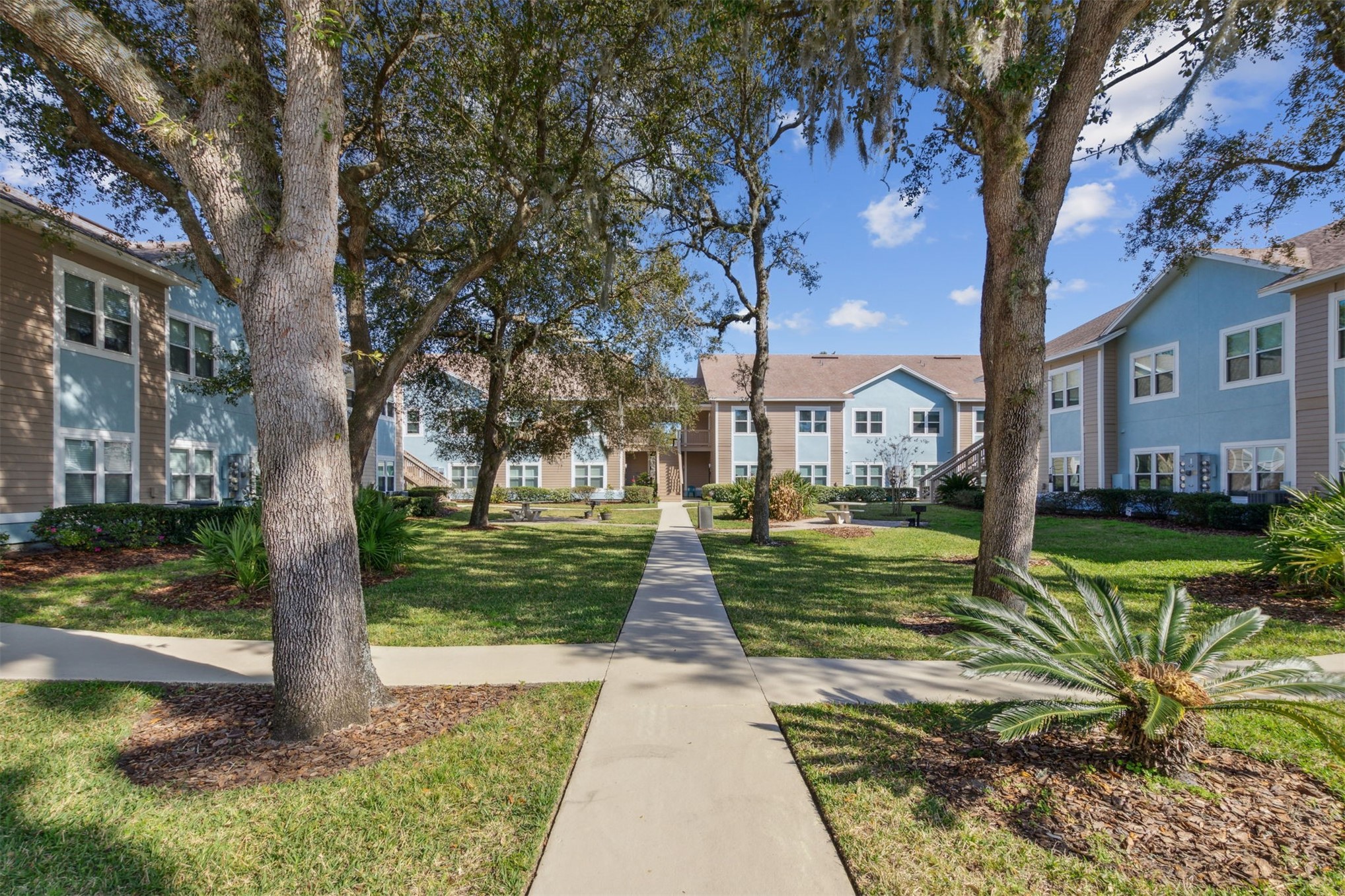 1601 NECTARINE STREET G8