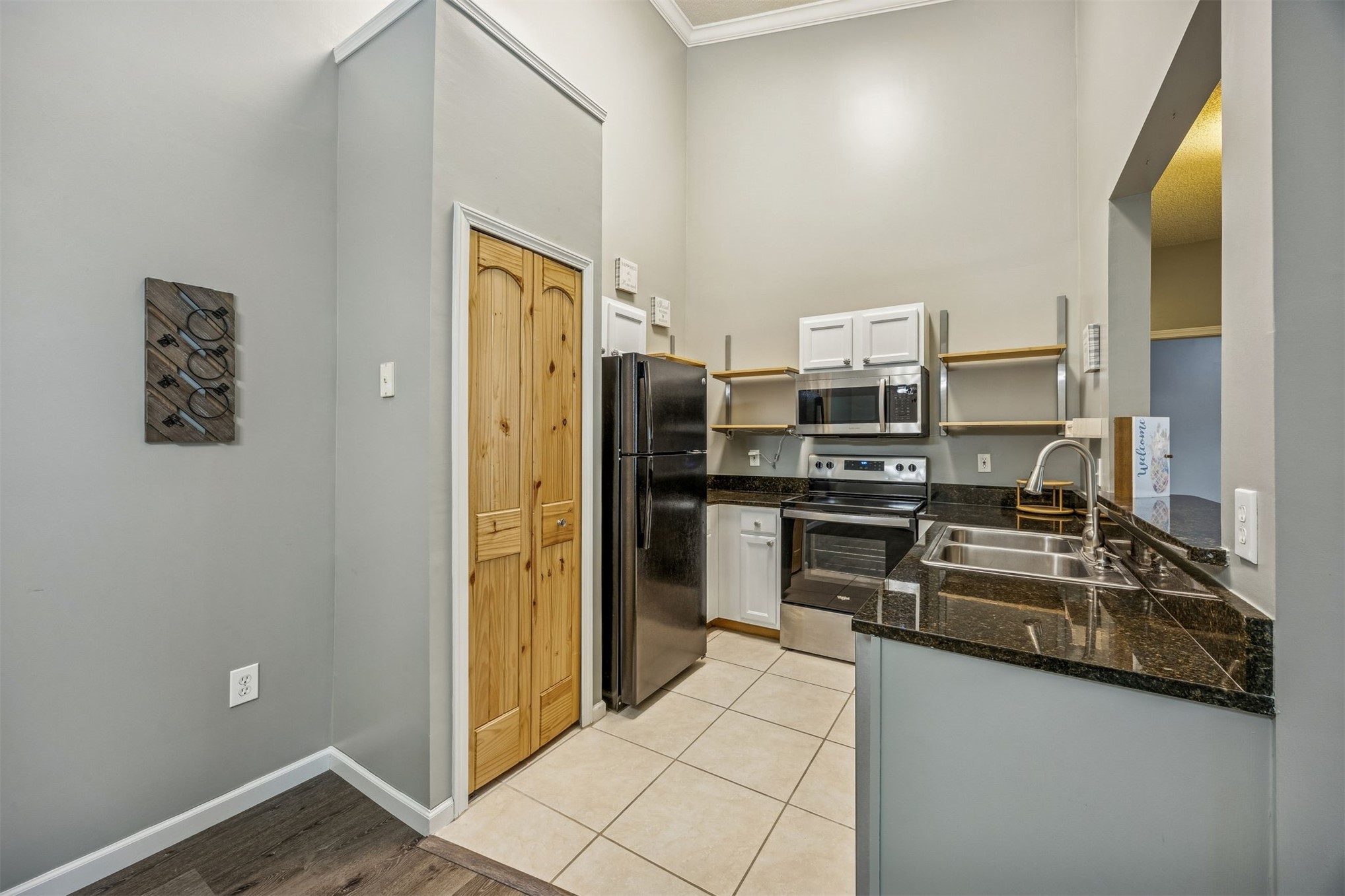 1601 NECTARINE STREET G8