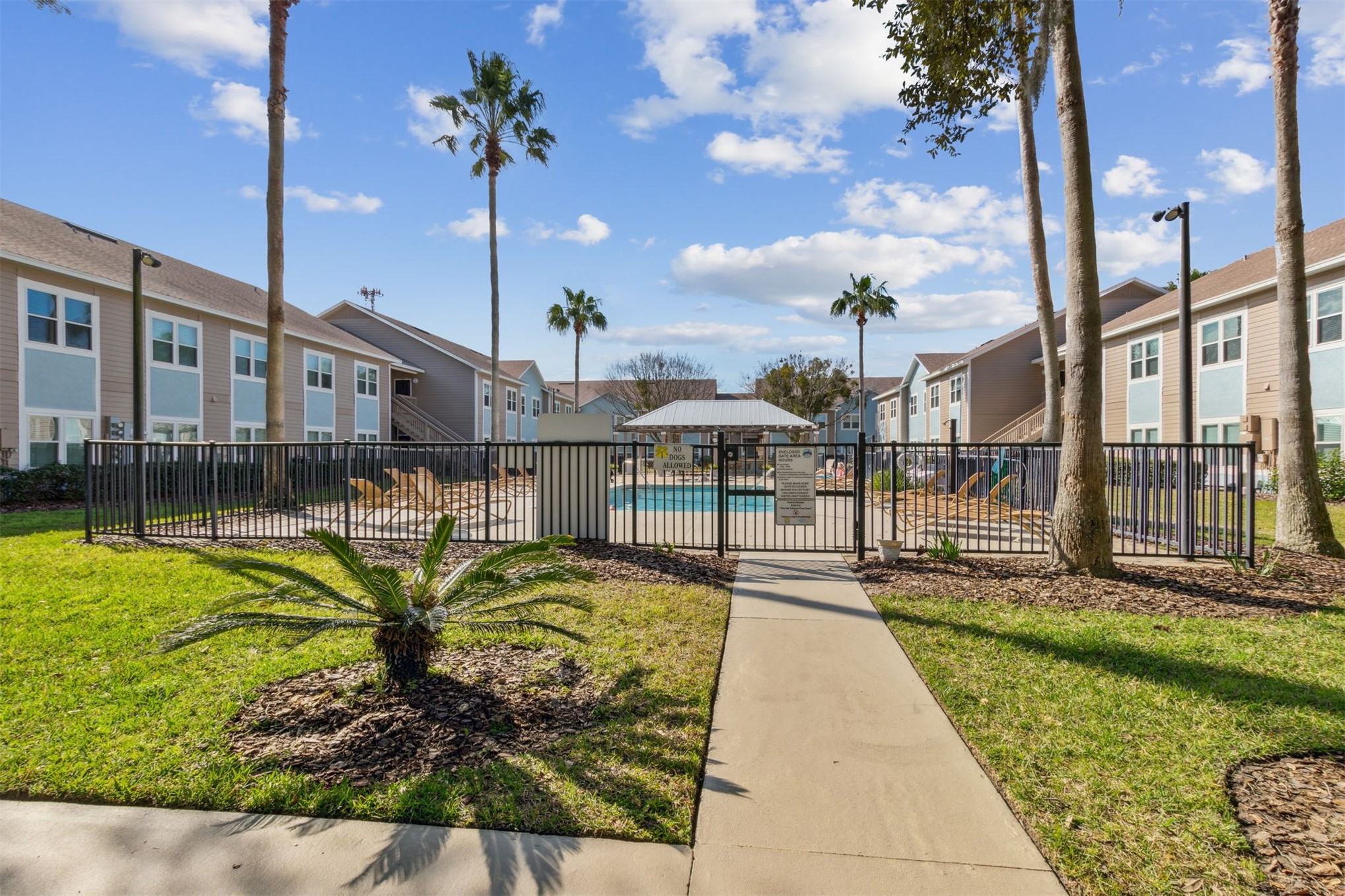 1601 NECTARINE STREET G8