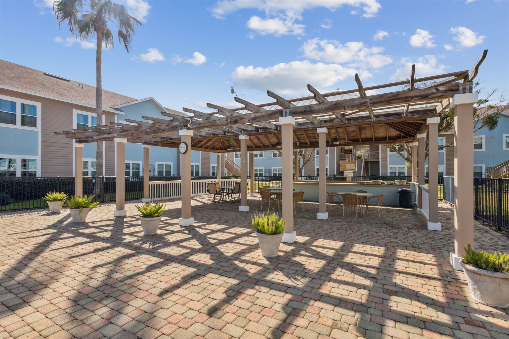 1601 NECTARINE STREET G8