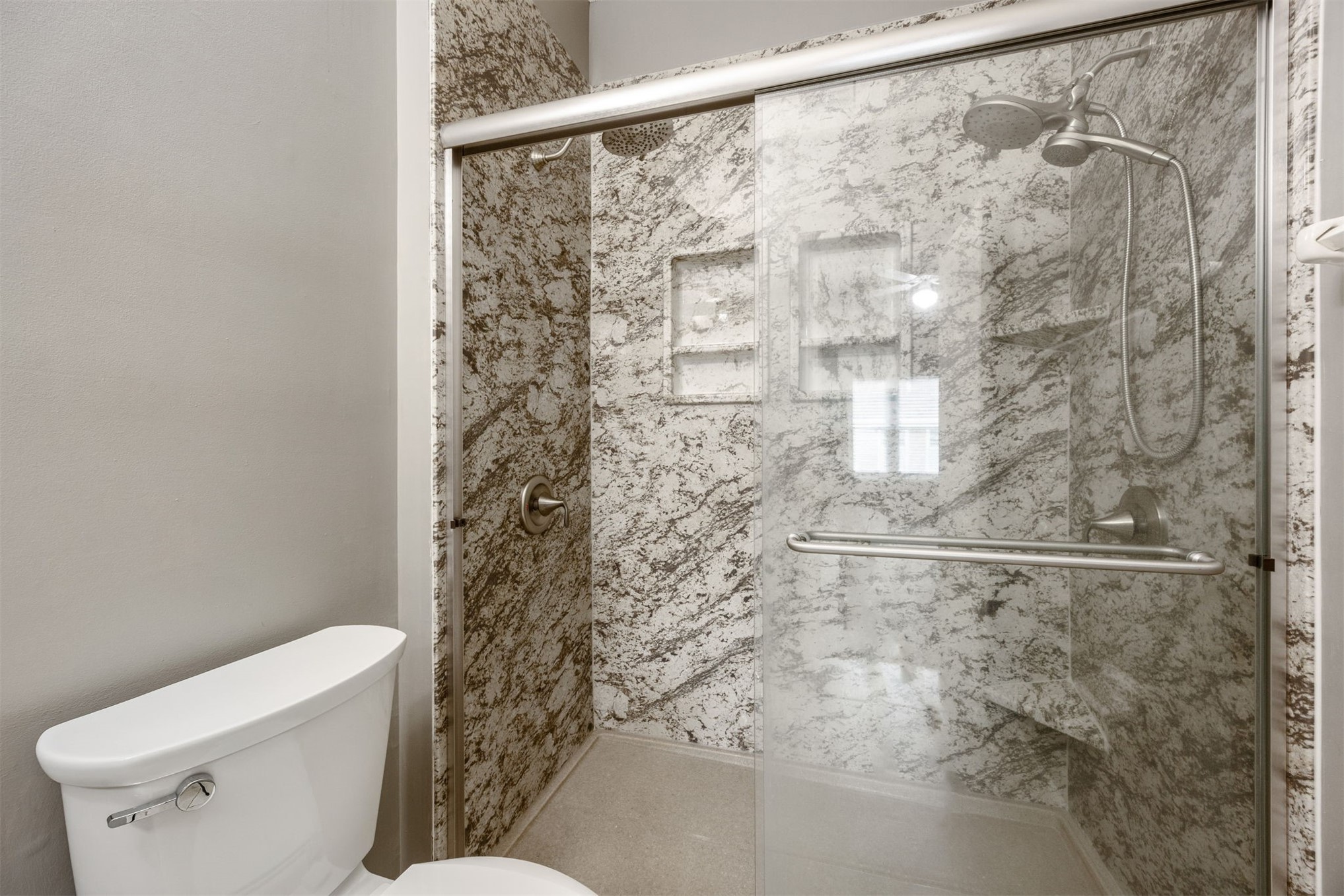 1601 NECTARINE STREET G8